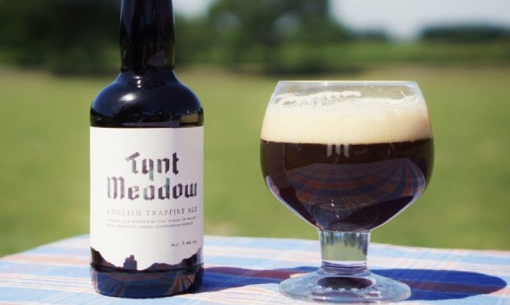 Tynt Meadow fles en glas